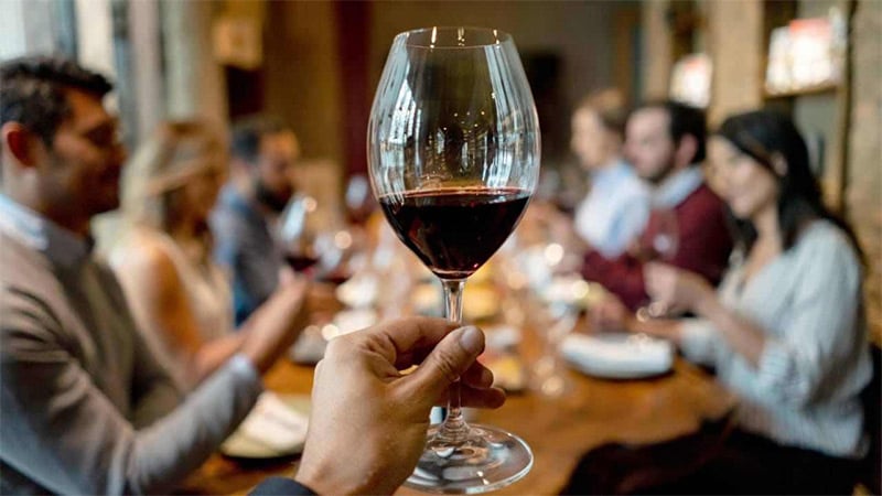 Tutti i migliori consigli per abbinare il vino giusto al bicchiere giusto nel tuo ristorante o pizzeria